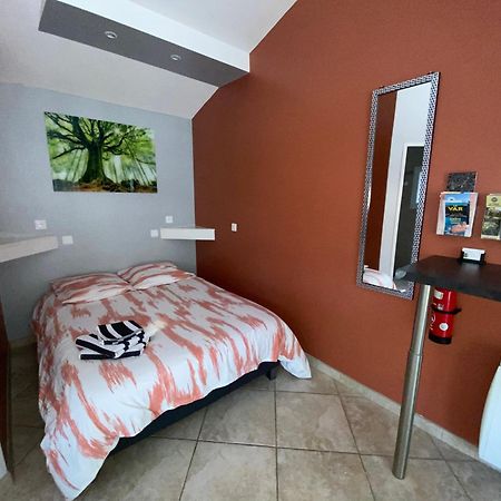 Dependance Individuelle Apartment Нан-ле-Пен Екстериор снимка